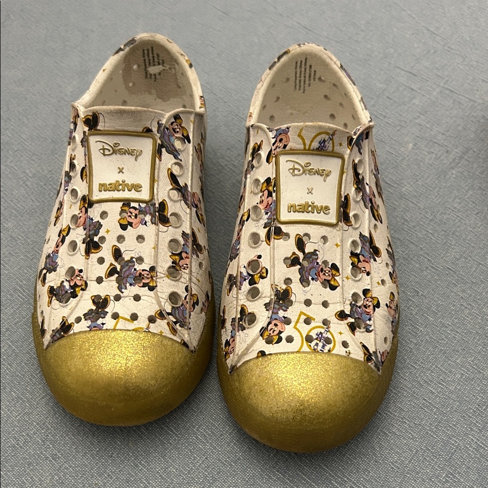 Native x Disney Kids Slip-On Sneakers in White and Gold with Mickey Print